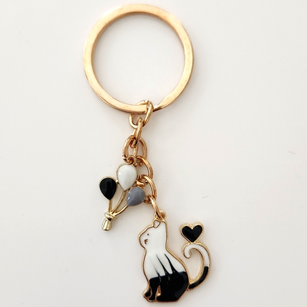 NWT Black & White Cat w/Balloons Keychain